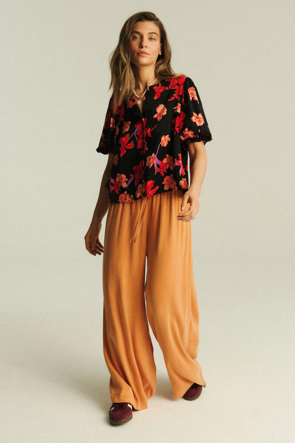 Bluzka Tonya Jacquard Lilies Print - Image 13