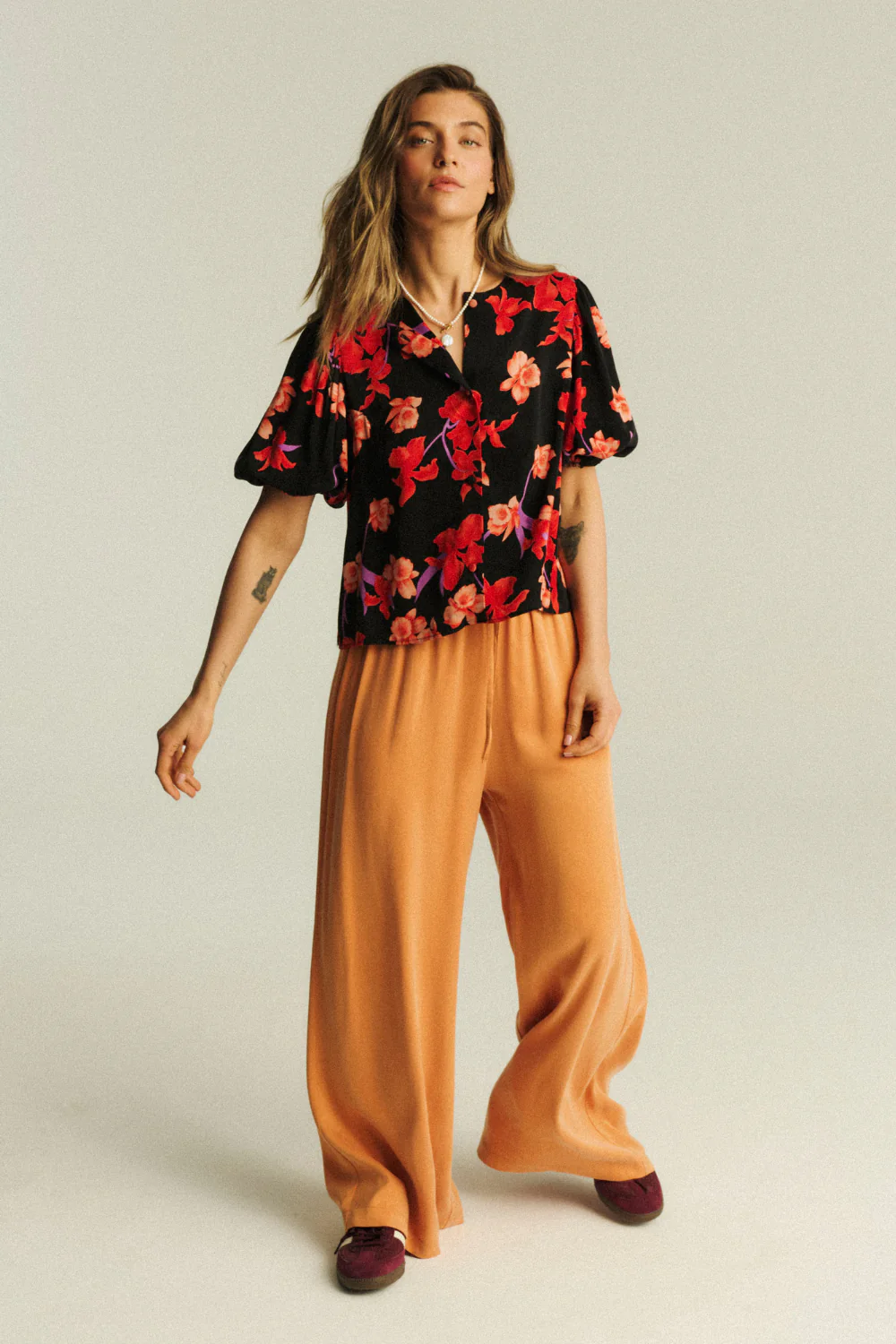 Bluzka Tonya Jacquard Lilies Print - Image 7