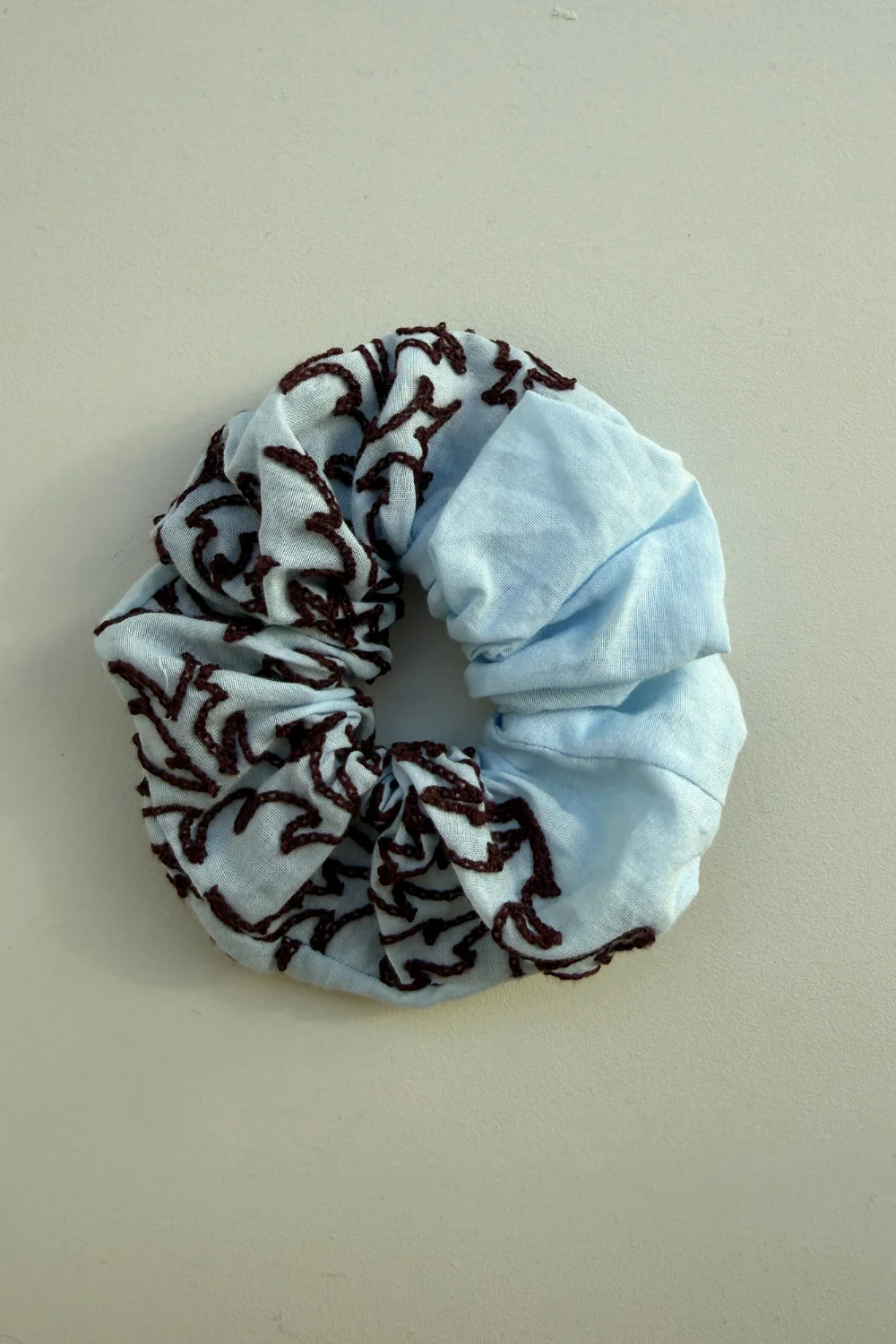 Gumka Scrunchie Blue Brown Embroidery - Image 3